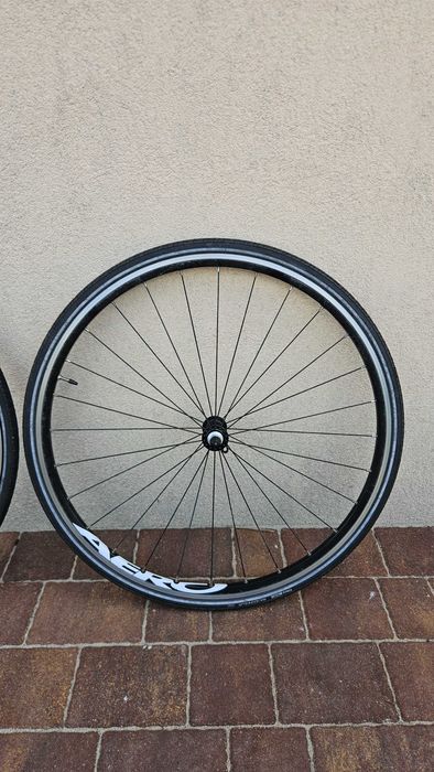 Koła szosowe B'TWIN AERO 28 z oponami Vittoria