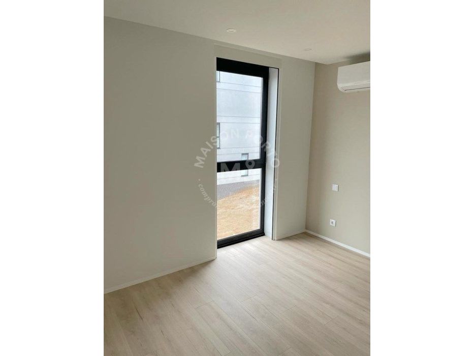 Apartamento T3 com Suite, Varanda com churrasqueira e Box de Garage...