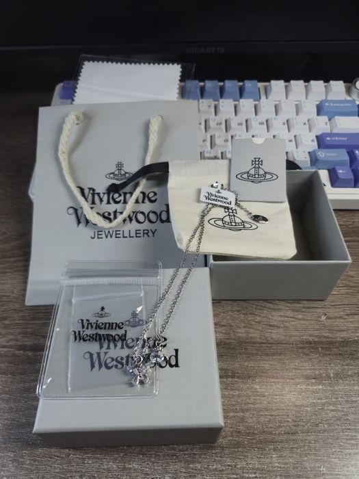 Прикраса, подарунок дівчині Підвіски та кулони від Chrome Hearts