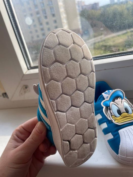 Продам дитячі кросівки Adidas Disney superstar Donal duck 15,5 см