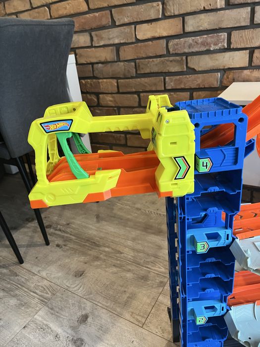 Hot wheels mega garaż