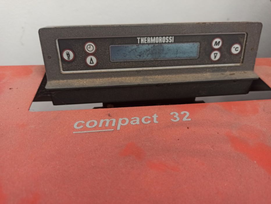 Lote de 2 máquinas de aquecimento a pellets e 1 depósito