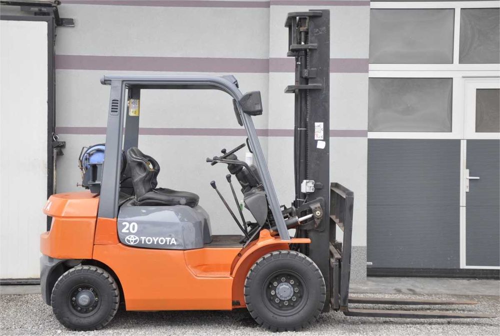 Wózek widłowy Toyota 7FG20 2T Manual Pompowane Opony Udt