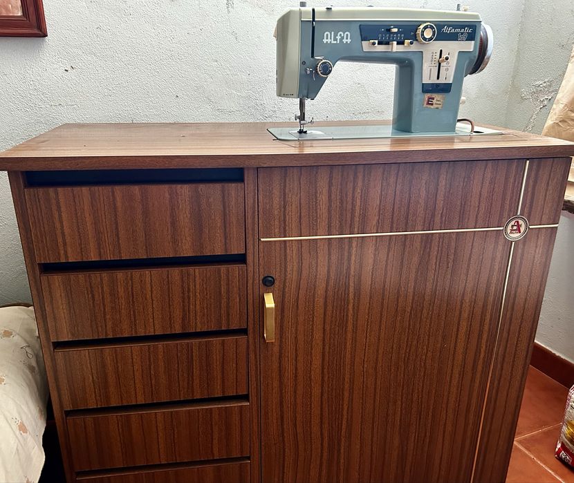 Máquina costura Alfa 109