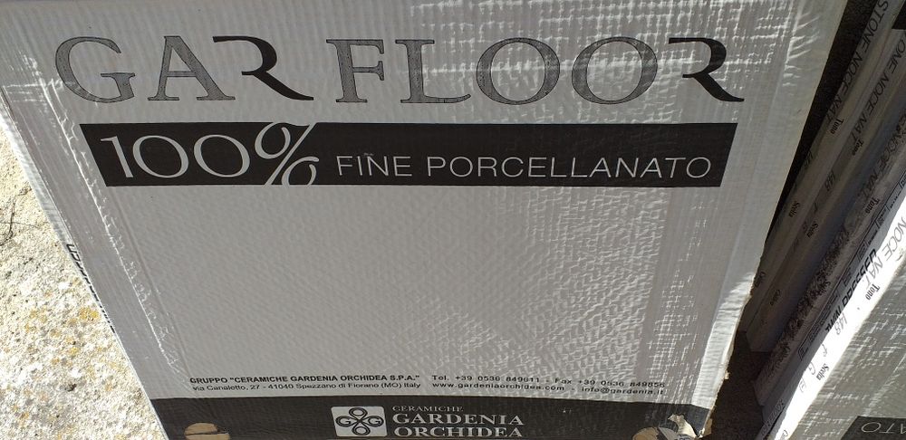 Pavimento Cerâmico Italiano– cor bege Mesclado de Alta Qualidade.