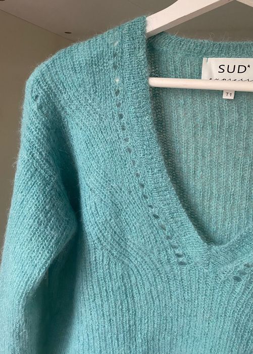 miętowy niebieski puchaty sweter z dekoltem S 36 Alpaka Moher