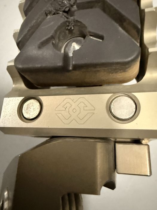 Pousa-Pés Gilles Tooling BMW Motorrad — R1300GS / R1250GS / R1200GS Adventure — Fresados Ajustáveis