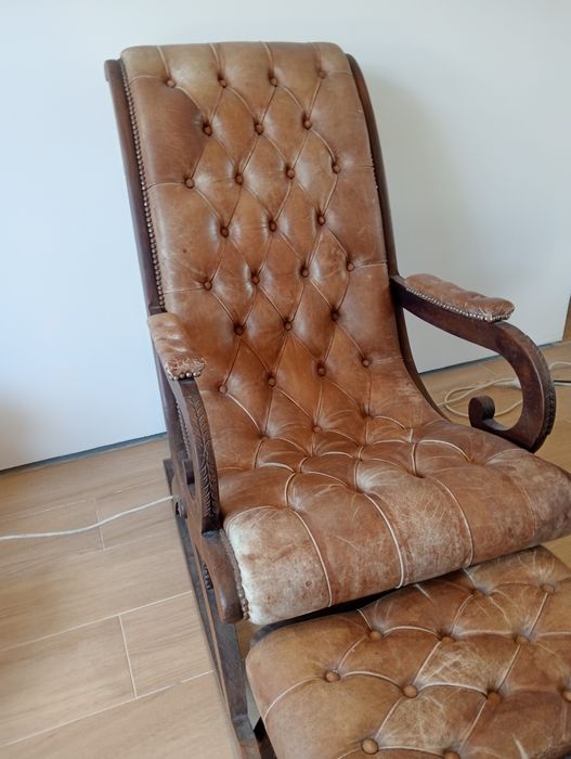 Cadeirão com banco de apoio em pele