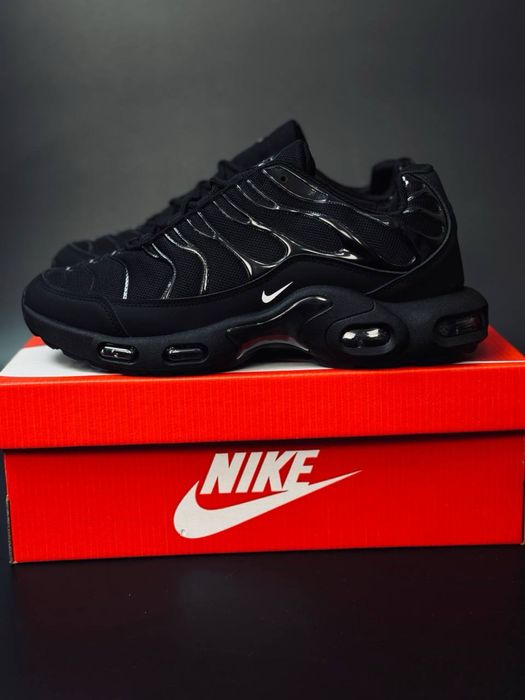 Кроссовки Nike Air Max Plus TN черные / купить кросовки найк на весну