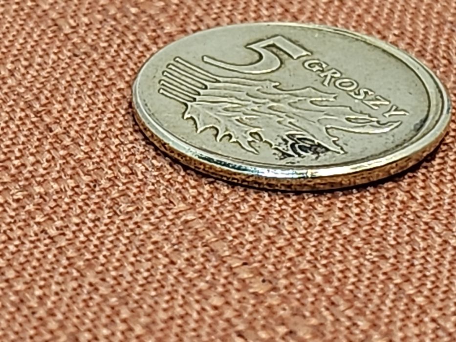 Potężny destrukt 5 groszy 2010 | Wybicie poza kołnierzem | unikat