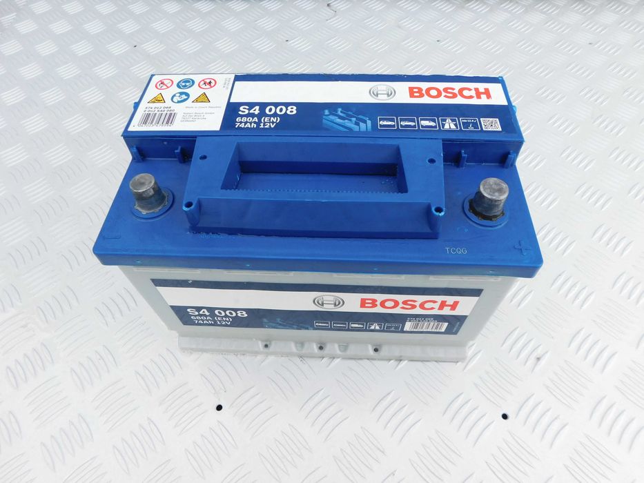 Akumulator samochodowy firmy BOSCH 12V 74AH 680A