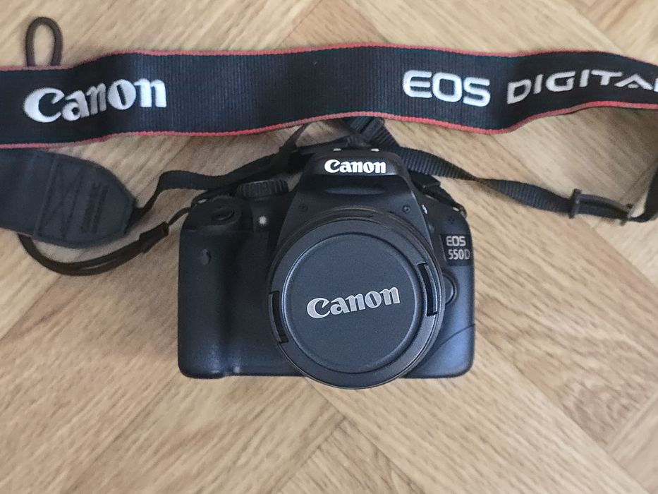 Canon EOS 550D EF-S 15 18-55 IS Kit