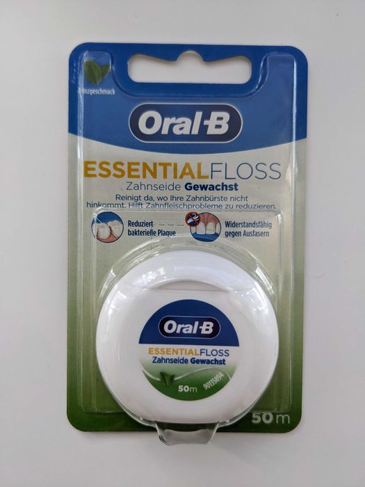 Восковая зубная нить Essential Floss мята Oral-B 50 м (Германия)