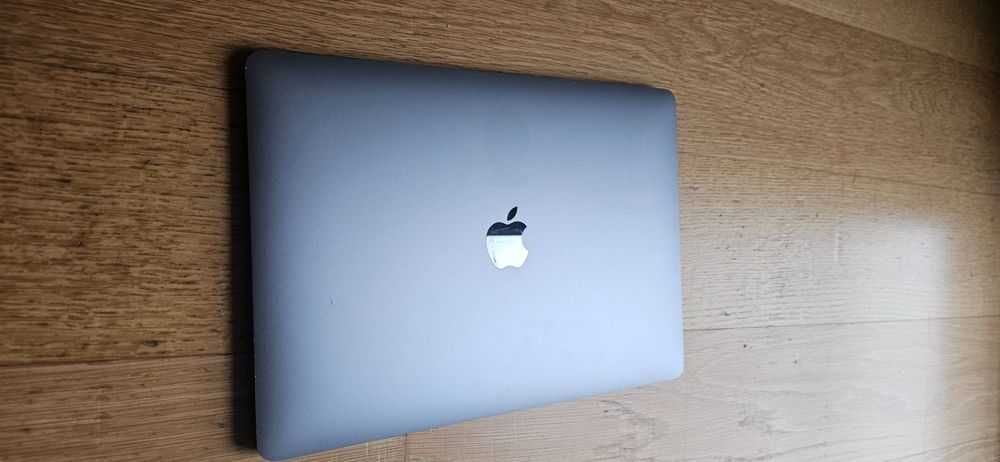Apple MacBook Air intel i5 1,6 GHz RAM 8/256 Gb (A1932) RETINA