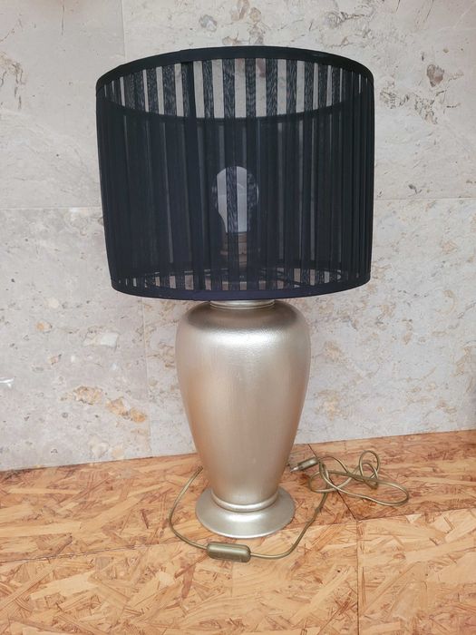 Candeeiro de mesa, praticamente novo