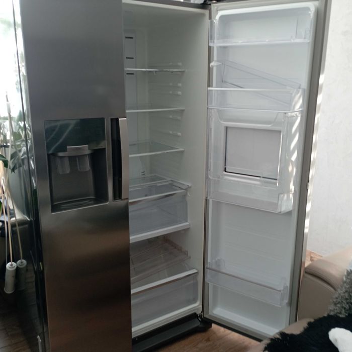 Lodówka Samsung Side by side RS7778FHCSL