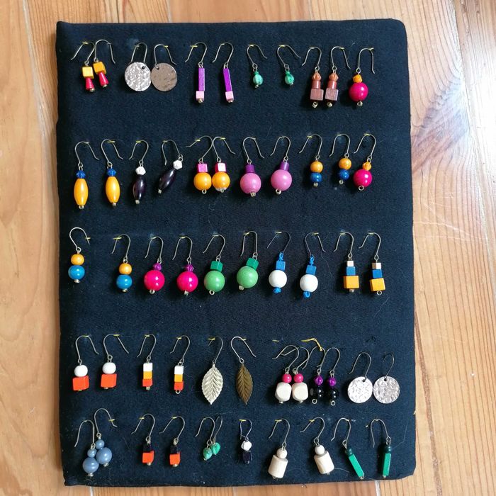 28 pares de brincos + 18 pulseiras + 9 colares NOVOS
