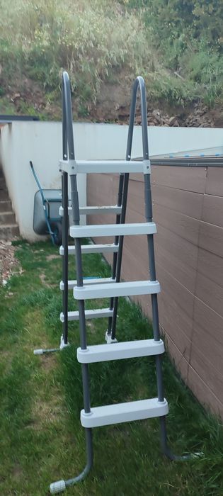Escada para piscina como nova