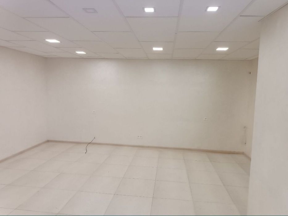 Аренда.Центр міста. Під магазин, салон.Тільки під комерцію.