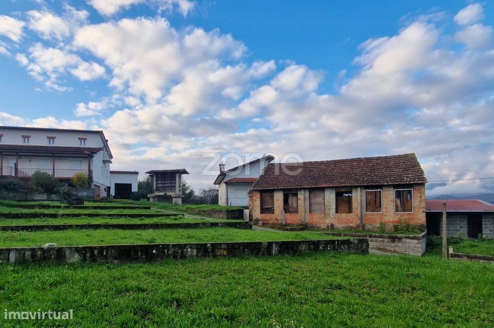 Moradia T3 + 3 com vistas amplas | Terreno e anexos – Souto de Lafõ...