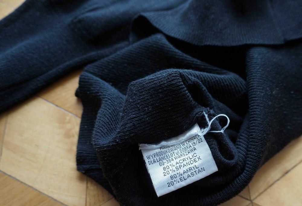 Sweterek sweter Mrówka 38 M dopasowany czarny ciemny pulower basic