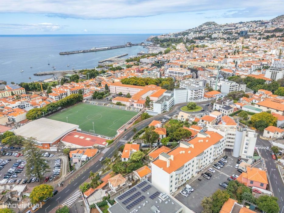 T2 com Vista Porto do Funchal no Último Piso | Conde de Carvalhal, Mad