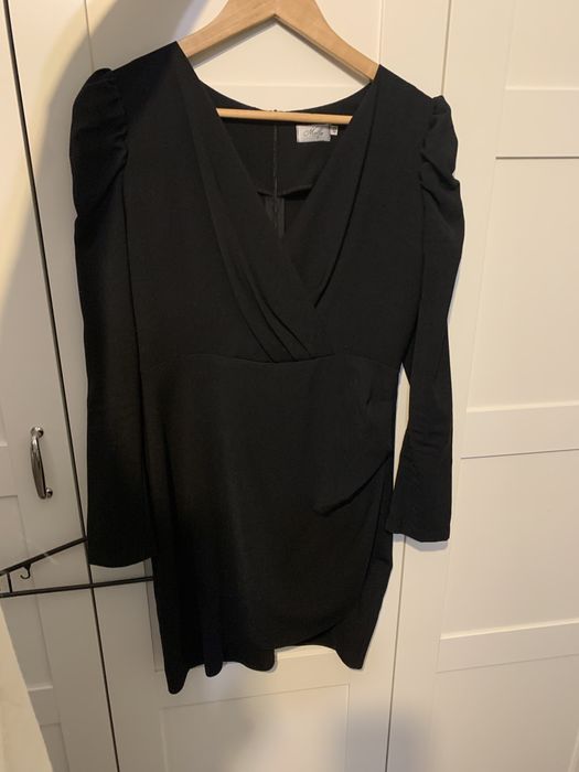 czarna sukienka elegancka