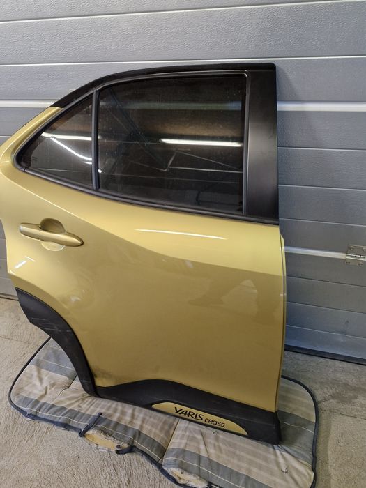 Drzwi prawy lewy tył Yaris Cross