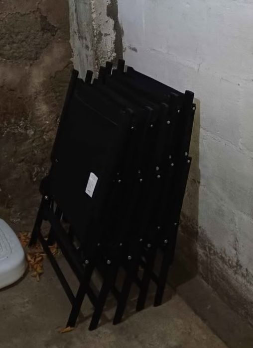 6 Cadeiras Pretas - Exterior