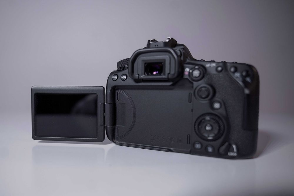 CANON 90D - Câmara Fotográfica e de Filmar