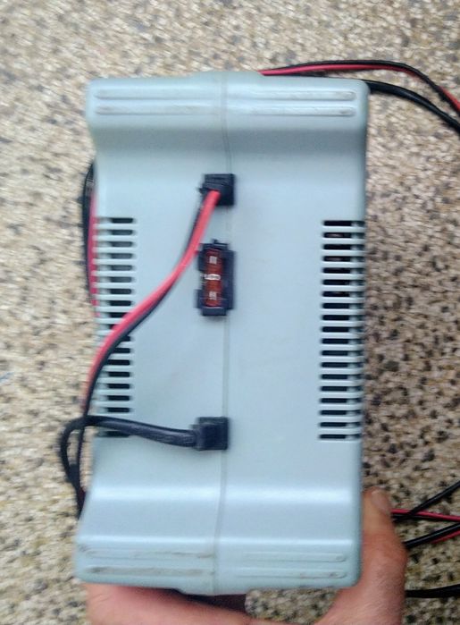 Carregador de bateria, carro ou mota