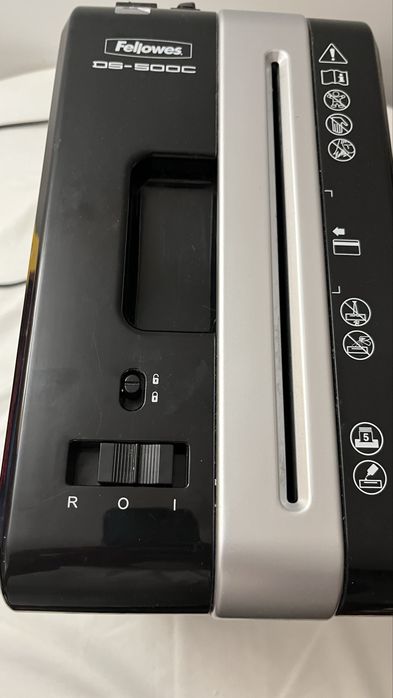 Trituradora Fellowes DS-500C – motor funcional, com racha