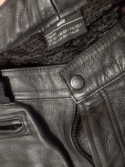 Байкерские штаны кожаные.