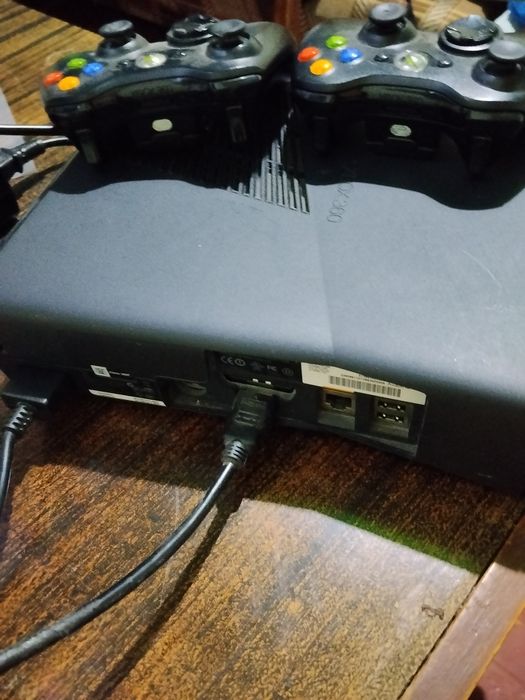 xbox360 2 джойстика без провідних игри:29 пам'ять:229 торг не уместен блок в комплекте есть GTA v ведьмак