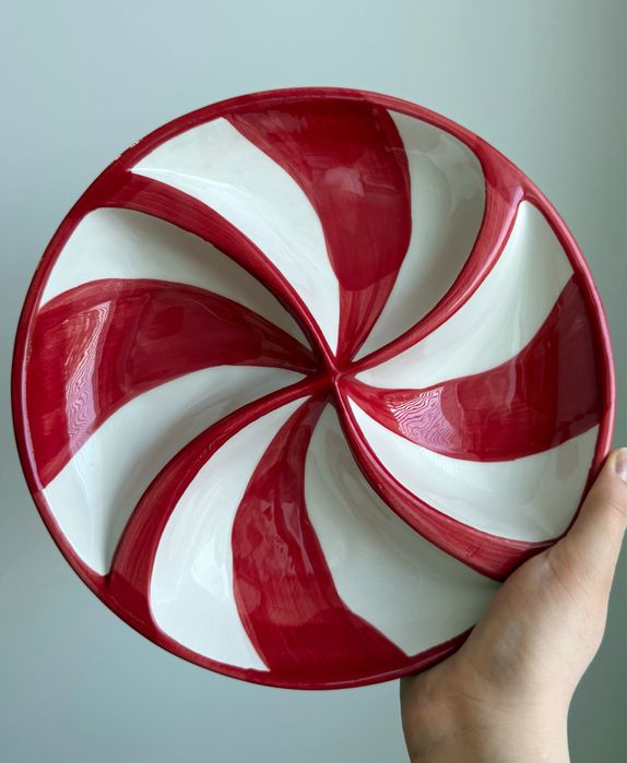 Тарілка яскрава святкова новорічна у святковому стилі у формі цукерки