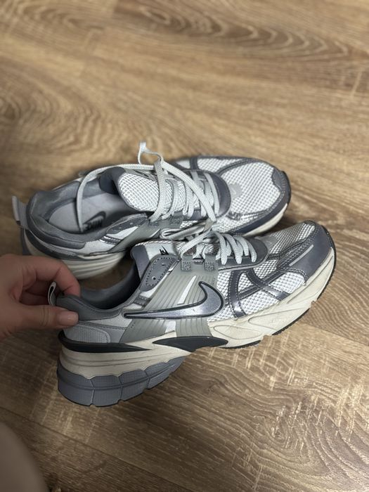 Кросівки v2k run оригінал 40