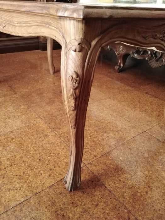 Mesa de Sala em Madeira de Nogueira com Palhinha