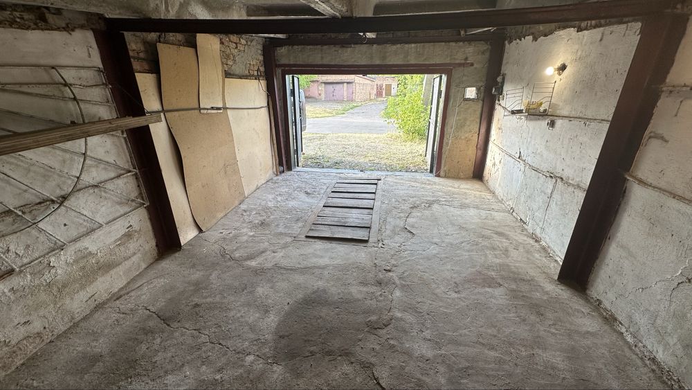 РОЗСТРОЧКА. ГК 14, Кірово, криша зроблена, світло, підівал, яма