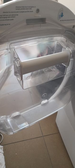 Máquina de secar roupa como nova
