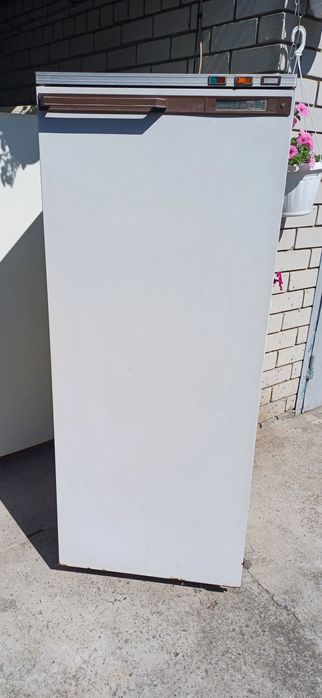 Продам морозильную камеру