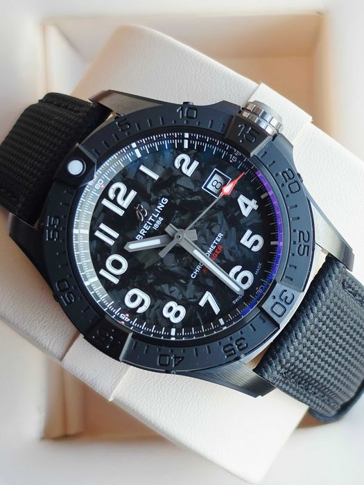 Breitling Avenger Automatic 42 Night Mission 2025r. / Gwar. do 2027r.