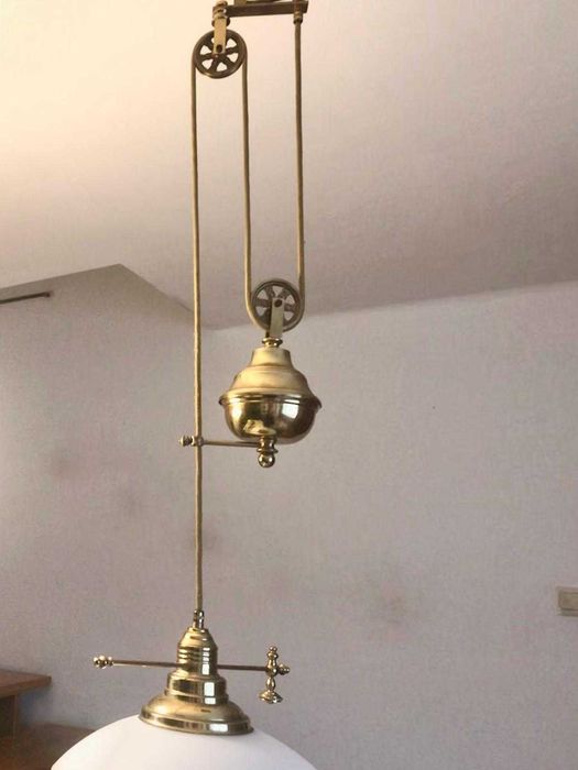 Lampa-stylowa-mosiezna-z przeciwwaga