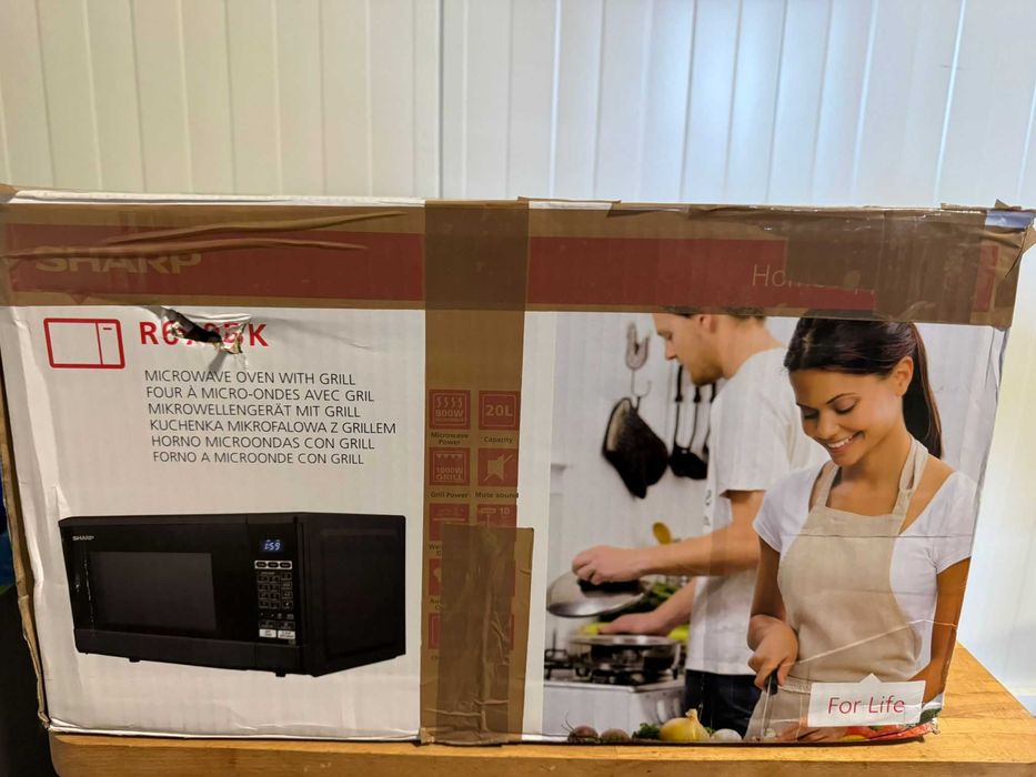 Mikrofala Sharp R670BK.