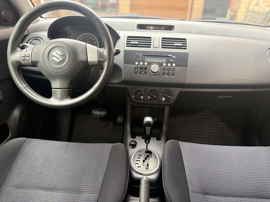 Suzuki Swift 2008 1,5 бензин автомат