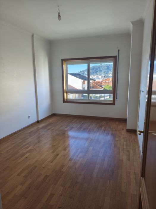 Apartamento T1 para Arrendamento – Meadela (Praça João Paulo II)