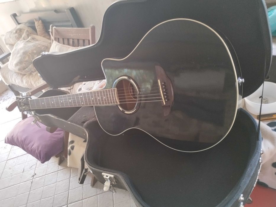 Yamaha APX500 Acoustic Electric Guitar / Guitarra