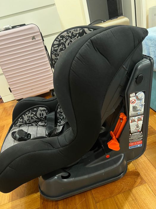 Cadeirinha de carro bebé reclinável