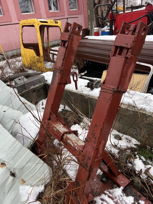 Передній відвал для прибирання снігу