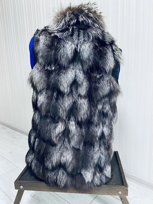 Жилетка з натурального хутра чорнобурки