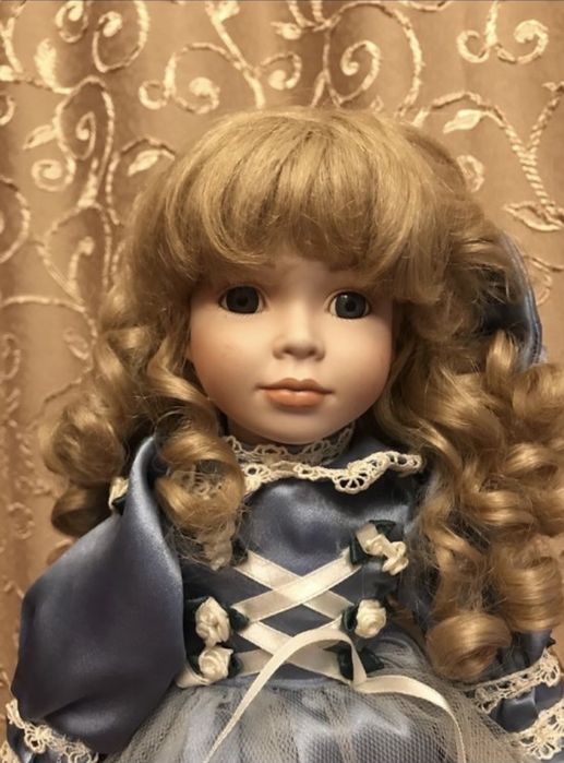 Продам фарфоровую куклу - 1200 грн